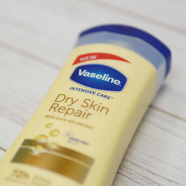 لوسیون بدن dry skin repair وازلین